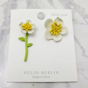 2/$20 Brand New Green White Flower Stud Earrings
